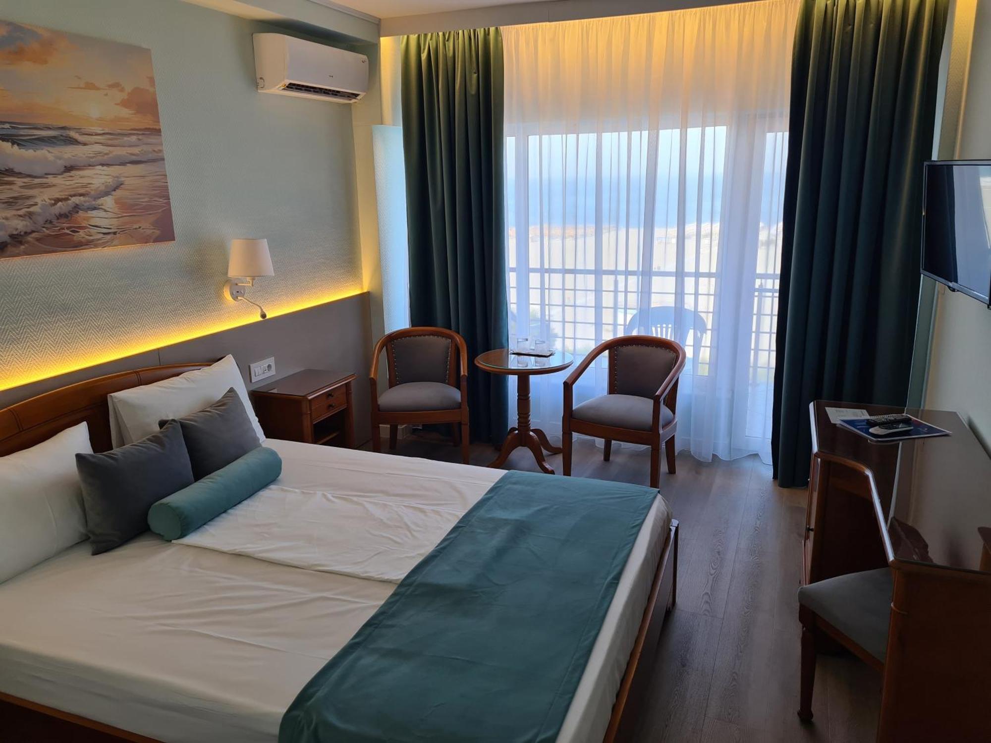 Hotel Comandor مامايا المظهر الخارجي الصورة