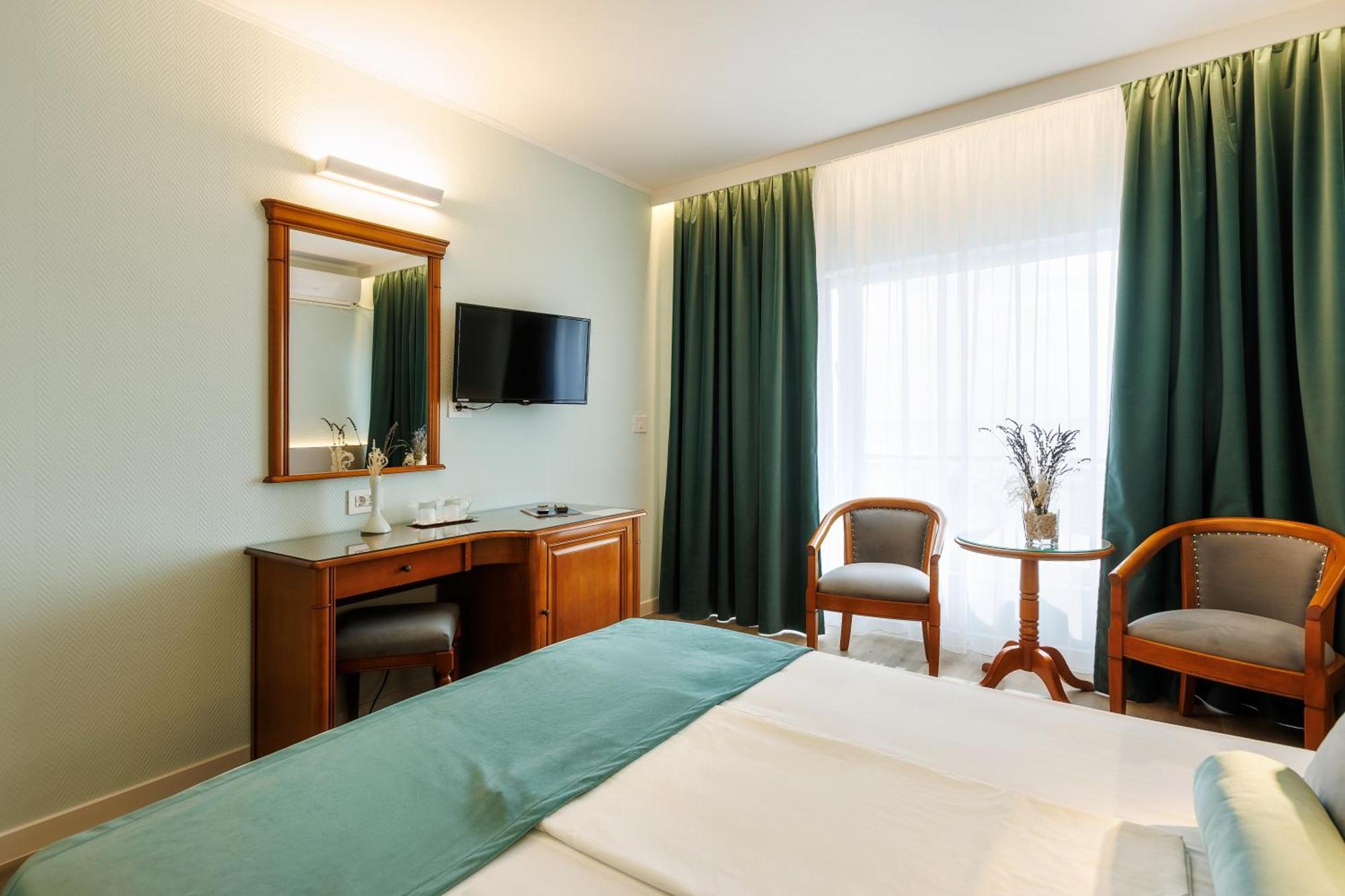 Hotel Comandor مامايا المظهر الخارجي الصورة
