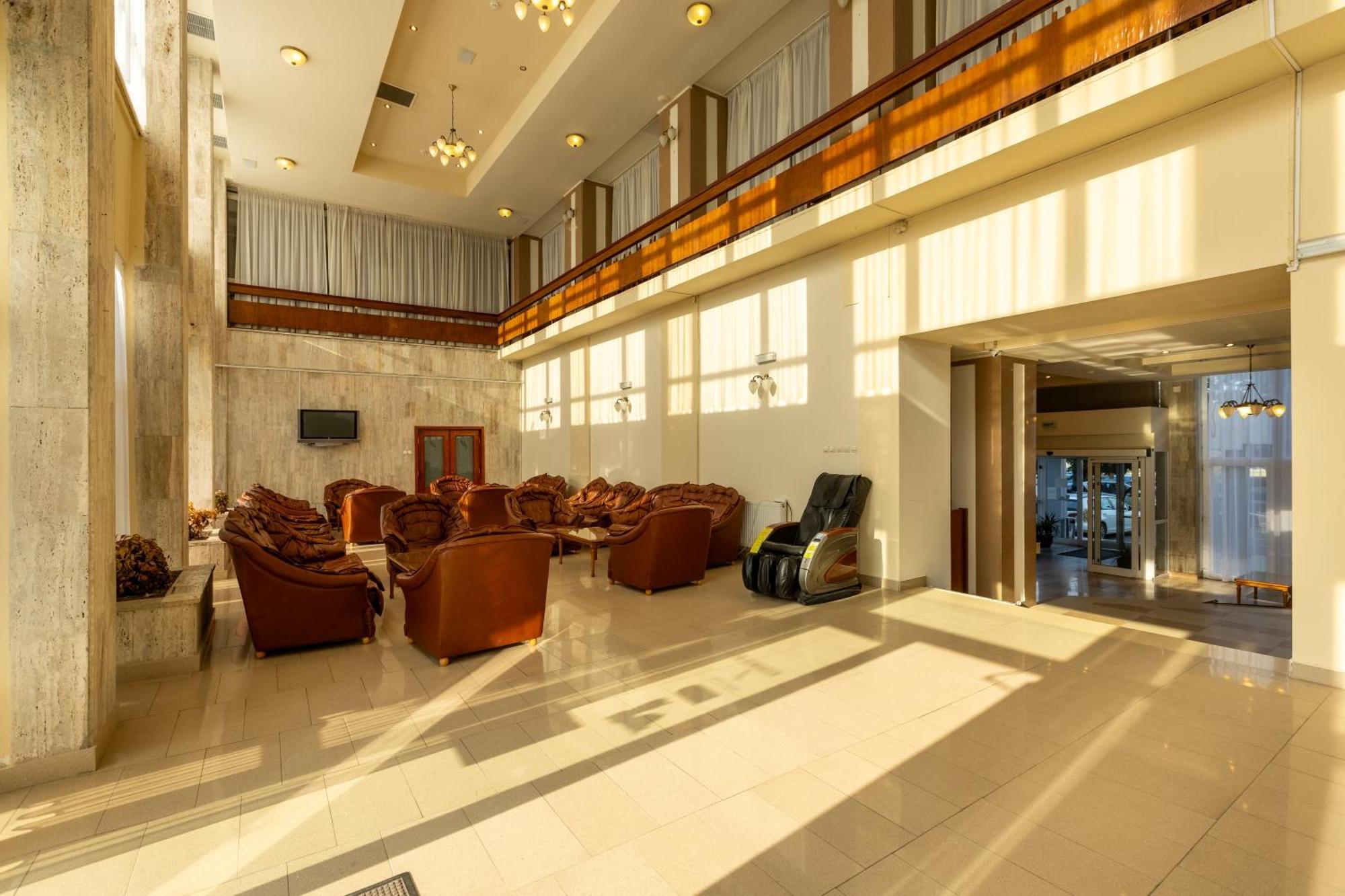 Hotel Comandor مامايا المظهر الخارجي الصورة