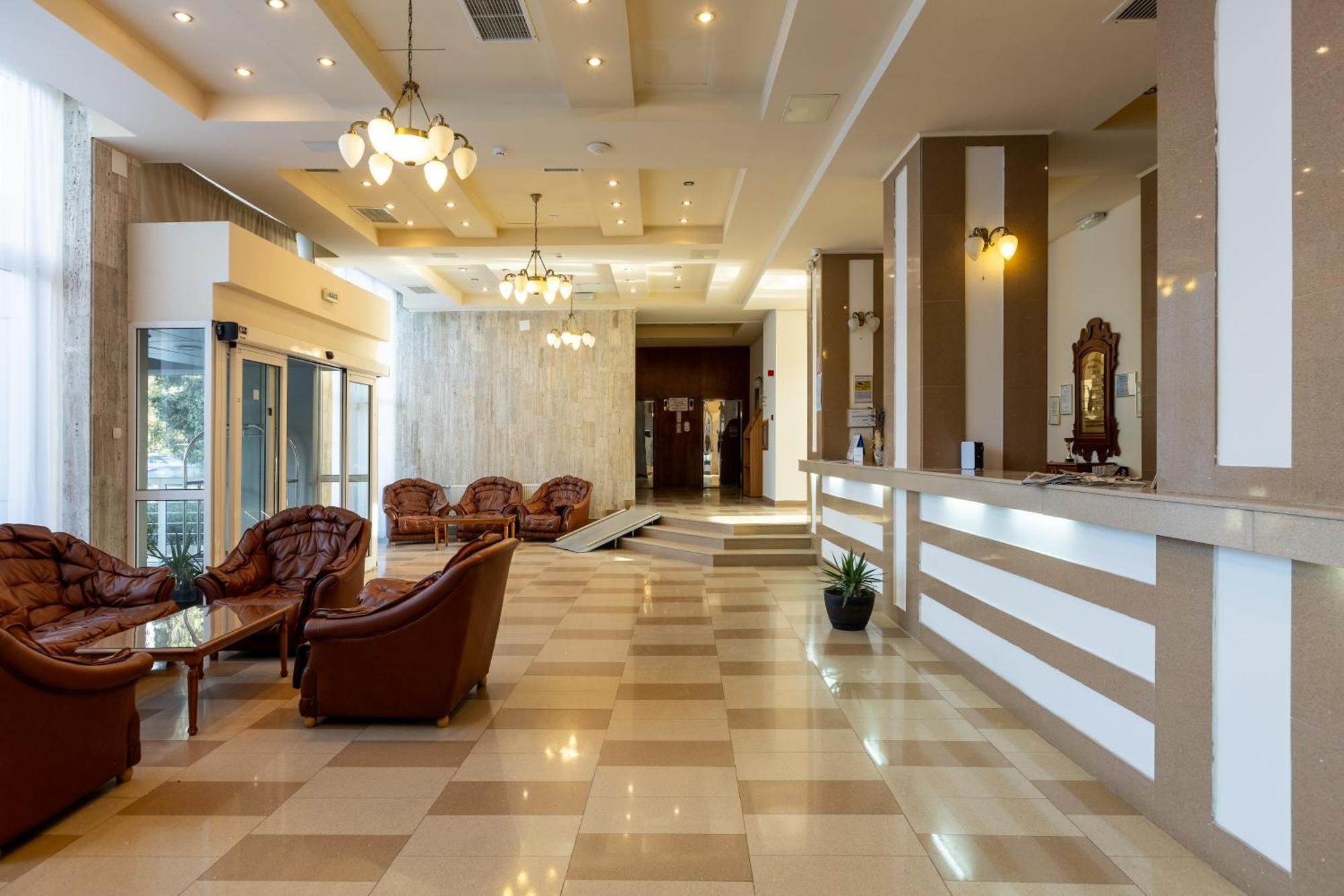 Hotel Comandor مامايا المظهر الخارجي الصورة